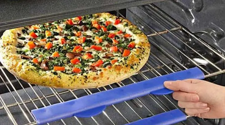 how to remove pizza from oven rack