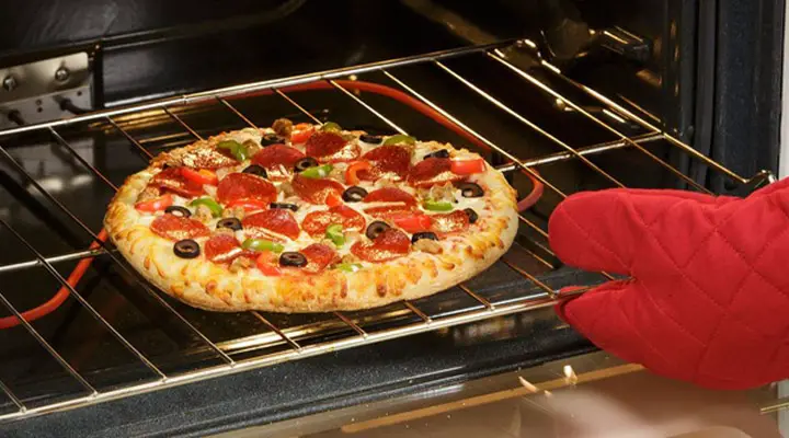 How to Take Pizza Off Oven Rack