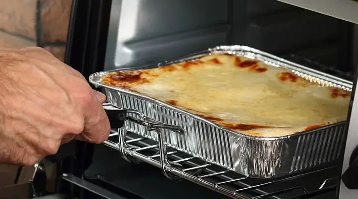 Can You Put an Aluminum Pan in the Oven