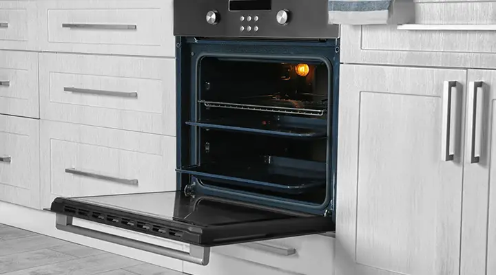 Can You Leave the House With the Oven On? (Electric and Gas Oven)
