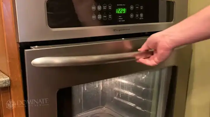 How Long Does an Oven Stay Warm After Turning It Off