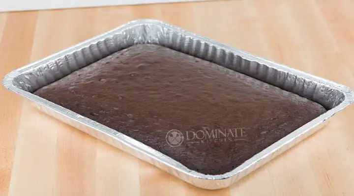 can you bake a cake in a disposable aluminum pan